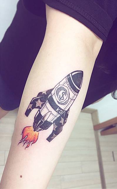 tatuajes-de-cohetes-espaciales