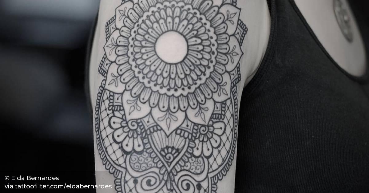 Henna and lace inspired tattoo on the right upper arm