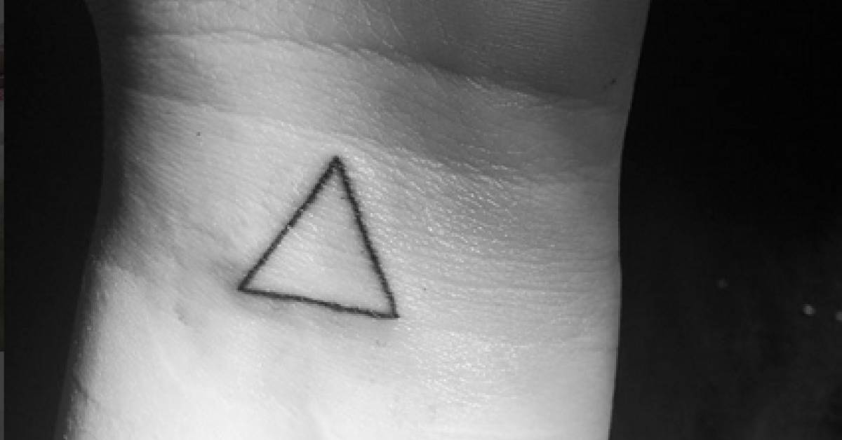 Треугольник с треугольниками внутри. Значки состояния samsung galaxy s7. Татушка с треугольником. Dbh android triangle. Татуировка треугольник на руке.