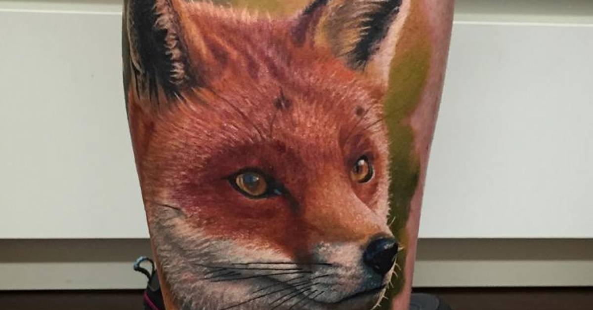 Realistic fox tattoo on the right calf.