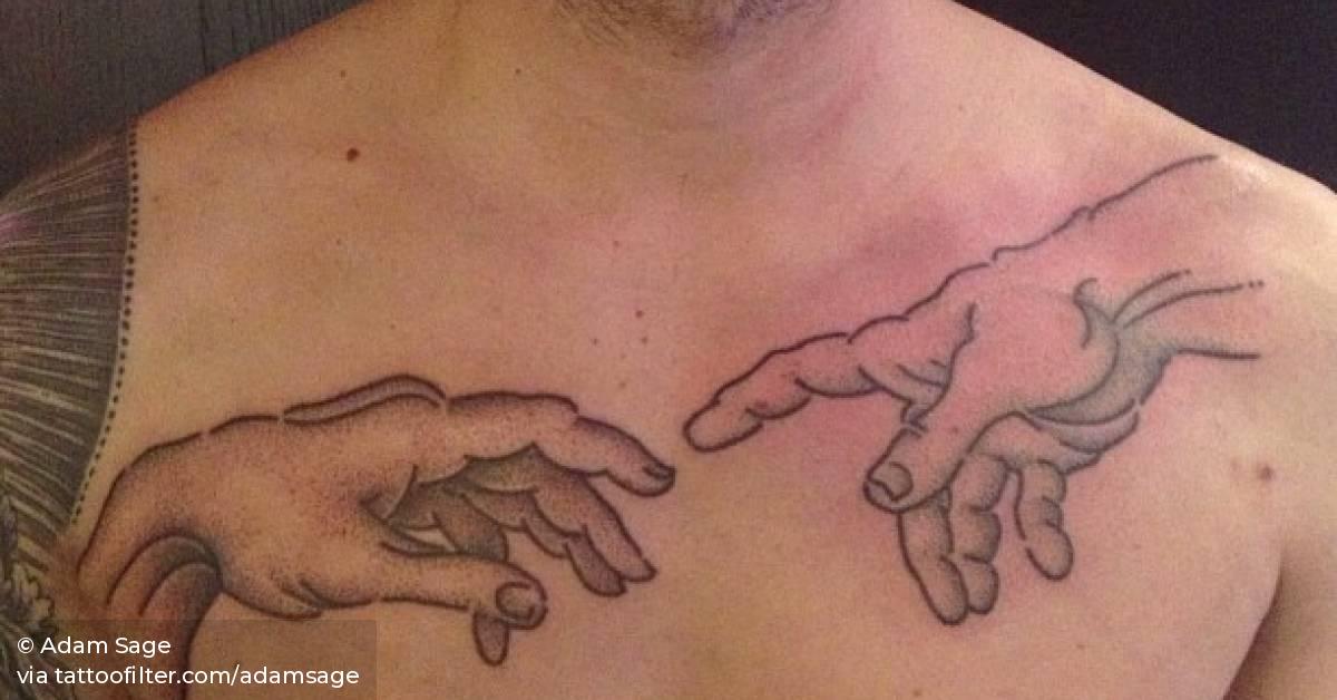 tatuaje de la creación de las manos de adam