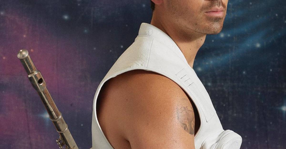 Joe Jonas' heart and arrow tattoo