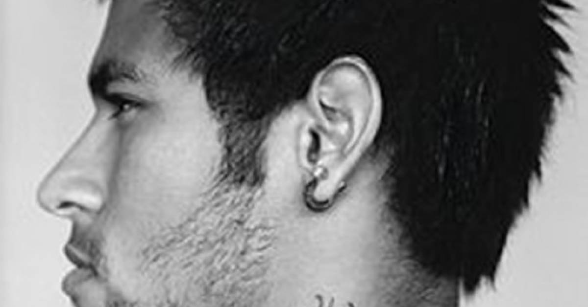 Tatuaje en el cuello de Neymar que dice Tatuaje en el cuello de Neymar que dice