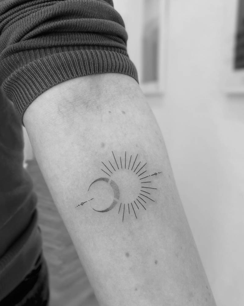 Top 80+ sun and crescent moon tattoo - in.cdgdbentre