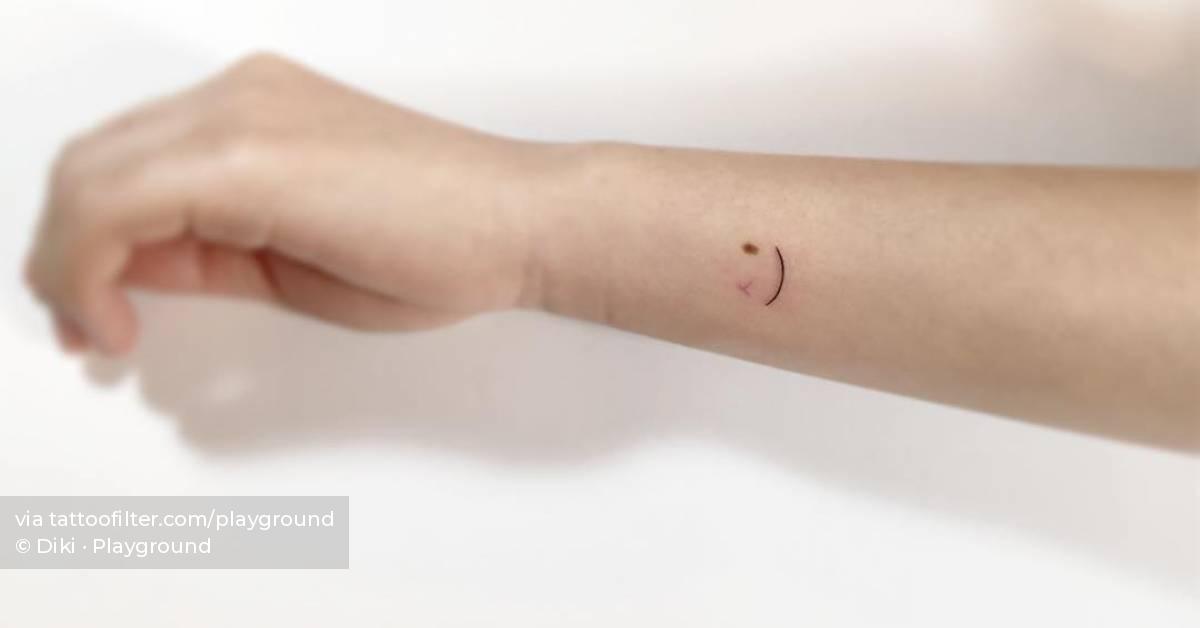 Birthmark cover up tattoo using a smiley.