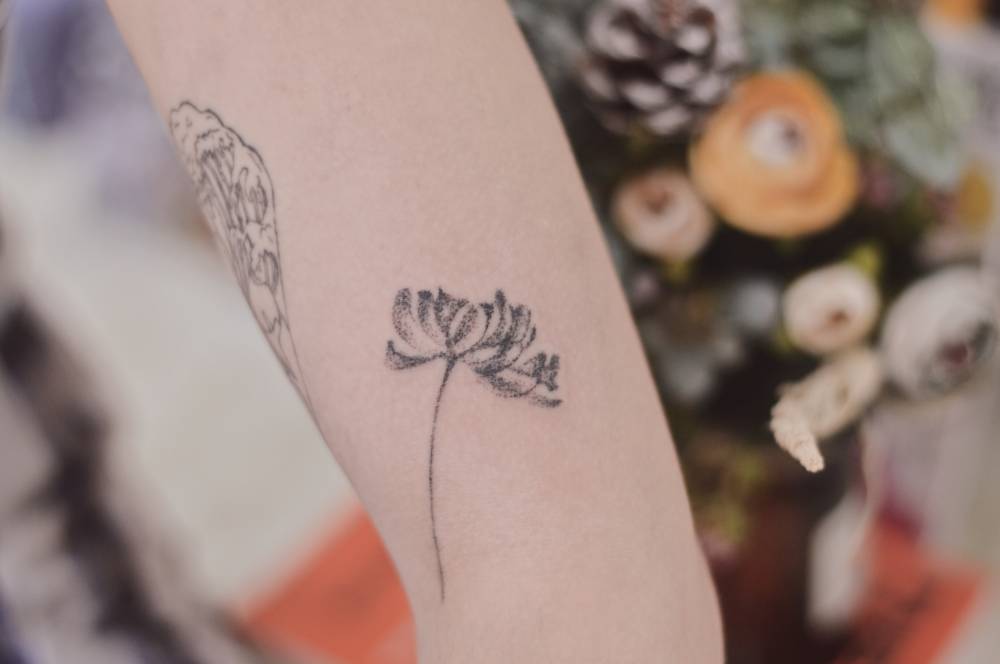 :: handpoke :: flower tattoo