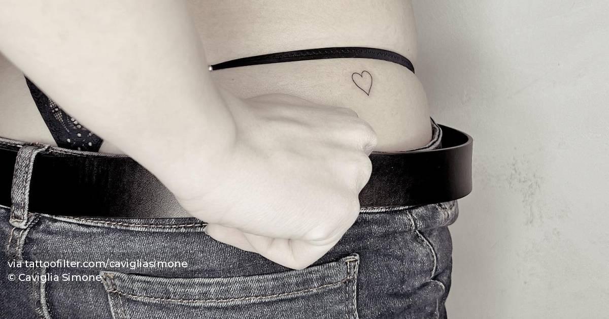 Minimalistic tattoo of a heart placed on the hip.