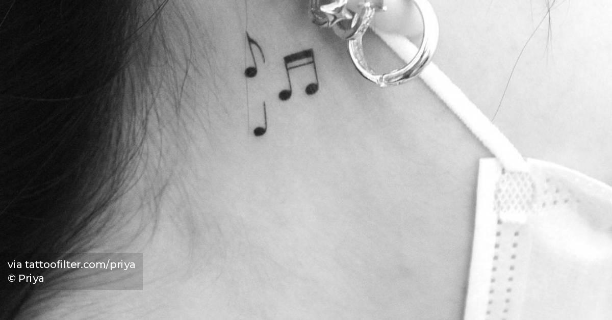 Music notes tattooed behind the ear, minimalistis