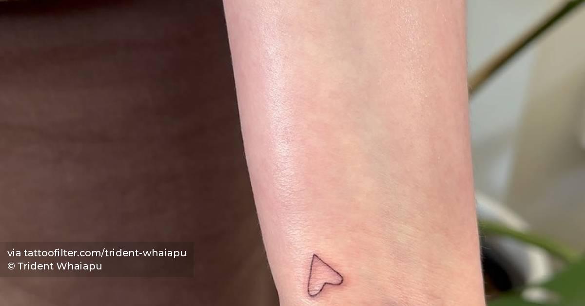 Minimalistic little heart tattoo placed on the wrist.
