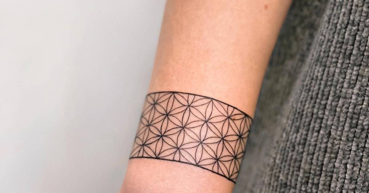 Flower of life pattern wristband tattoo.