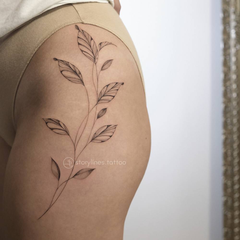 Freehand singleneedle fineline leaves ?
Not seeing your tattoo design prior to the appointment can be a bit intimidating - but if you let me draw it directly on your skin, I can make your design fit your body perfectly & make adjustments as we go acco