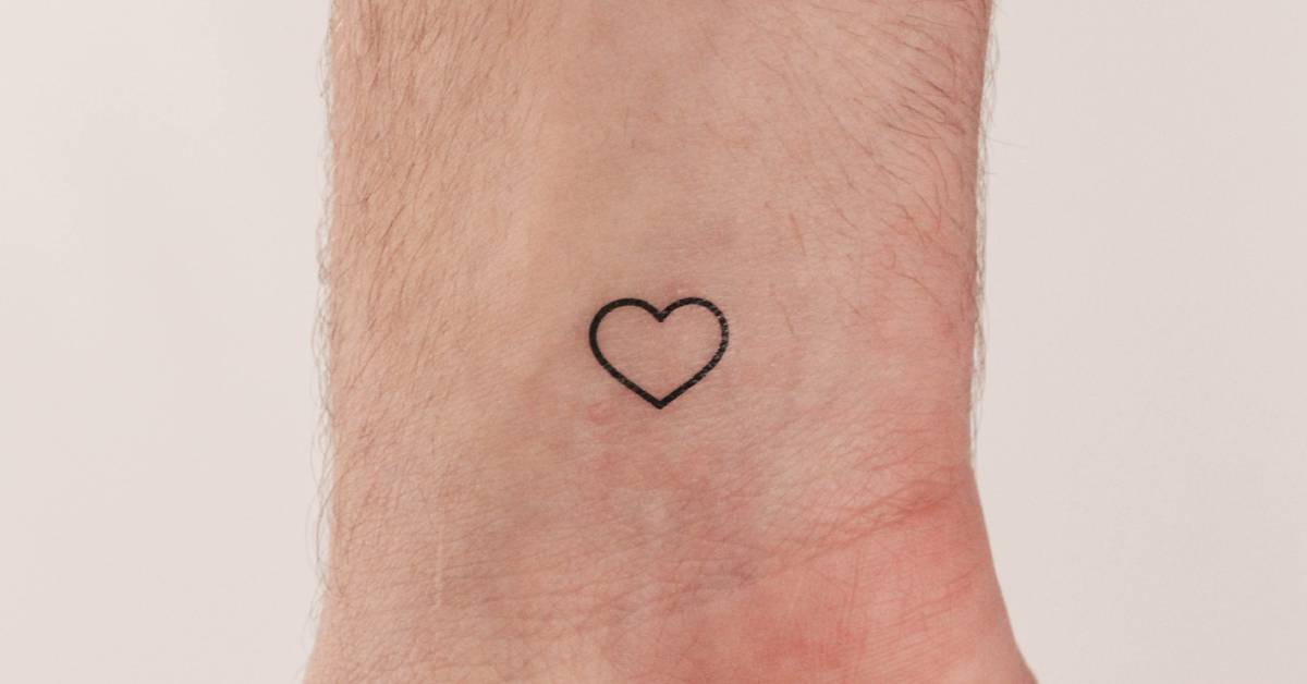 Minimalistic little heart outline temporary tattoo
