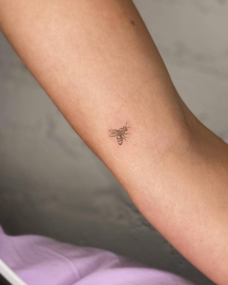 Bee Tattoos Bronctattooaus Bee Tattoos Bronctattooaus