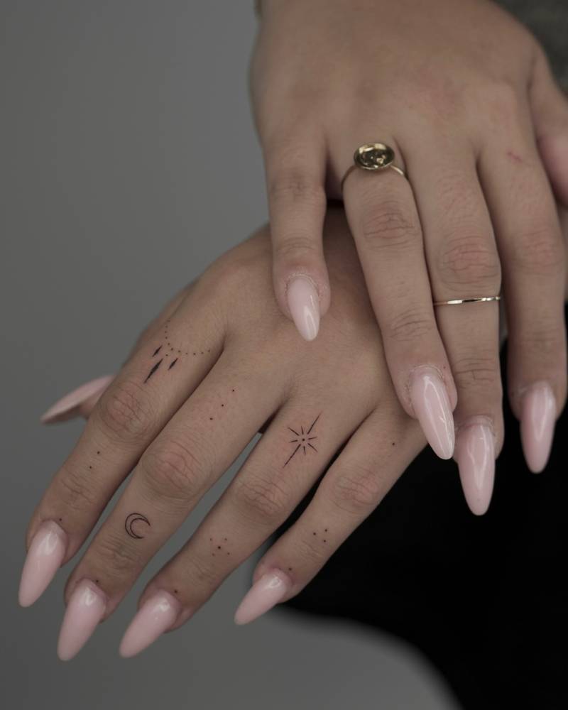 Minimalistic style finger composition tattoos.