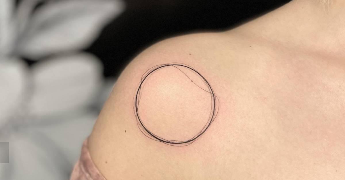 Circle tattoo located on the shoulder.