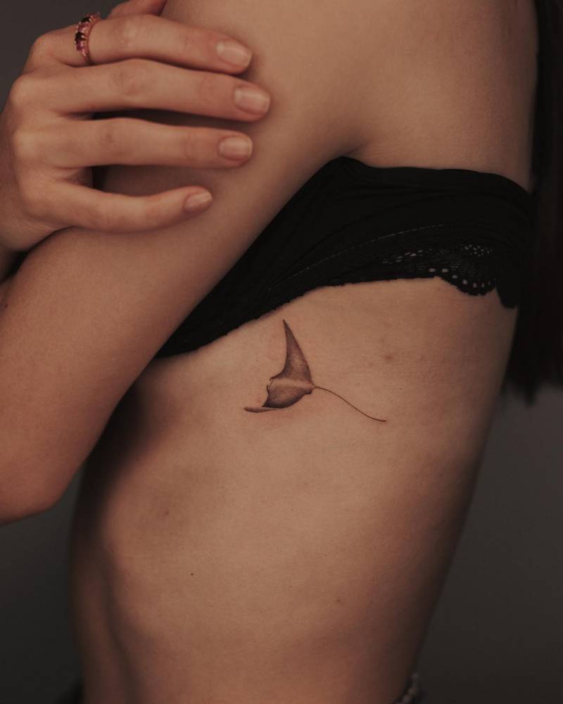 Stingray tattoo done on the side boob, illustrative style.