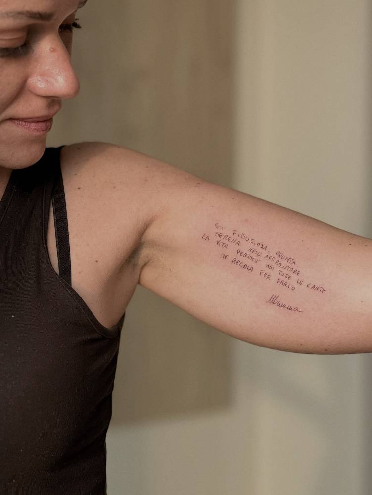 Her mum's handwriting tattooed on the inner arm.