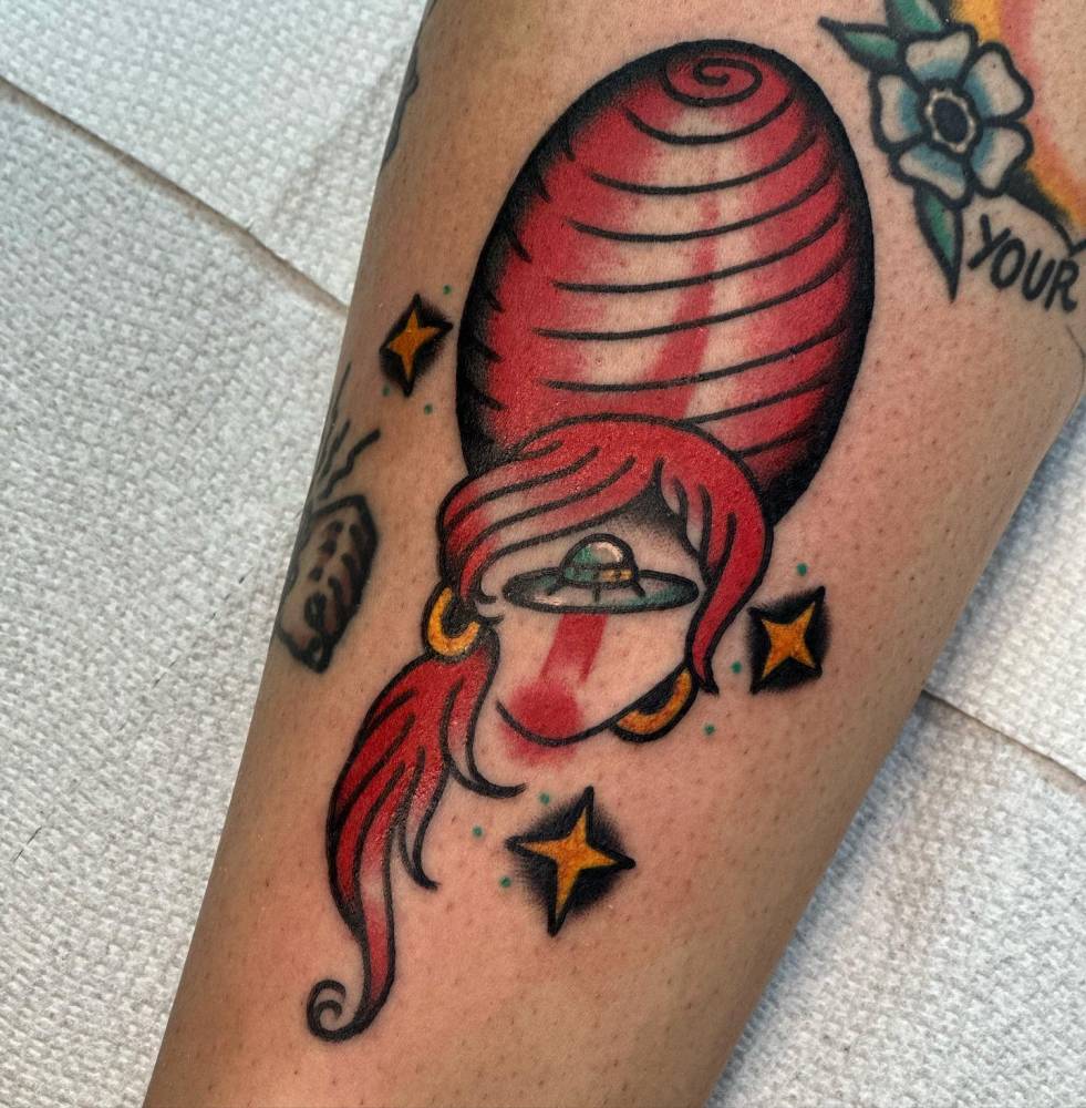 Kate Pierson tattoo located on the shin, done in traditional style.