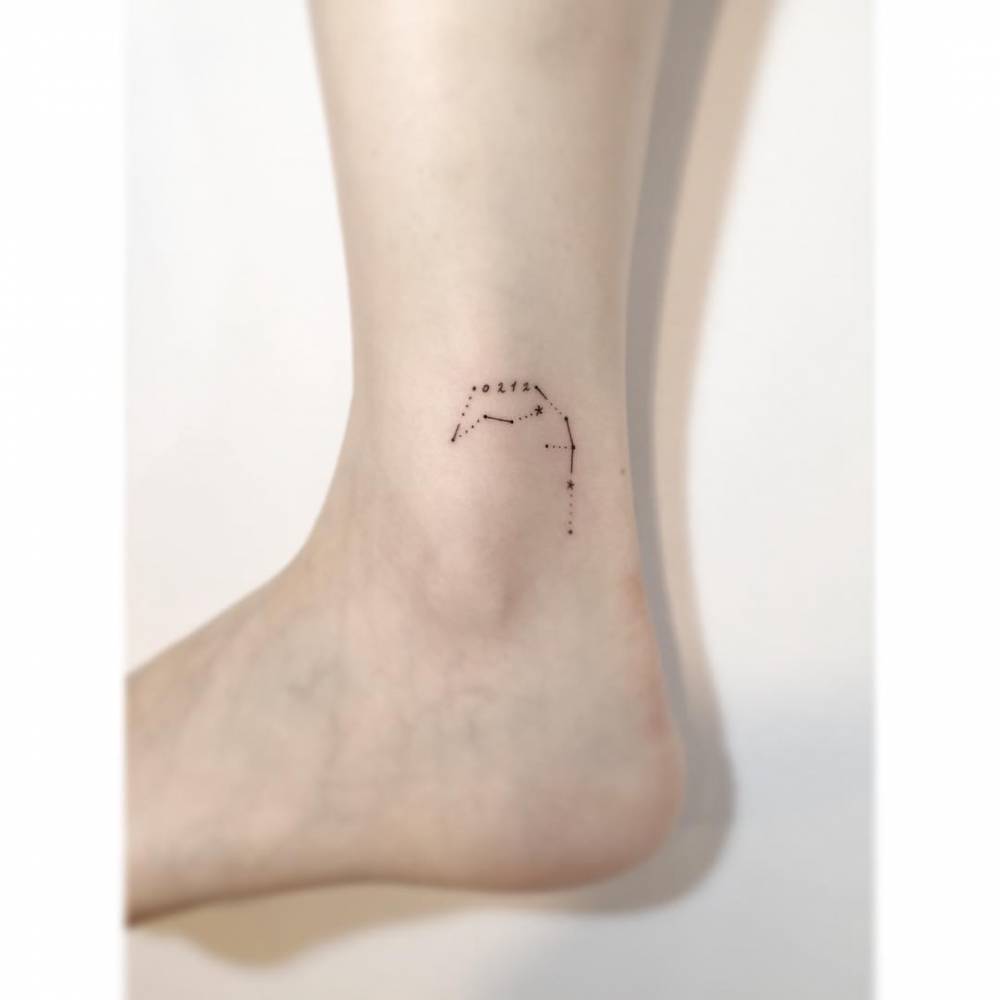 Aquarius constellation tattoo in minimalistic style placed on the ankle.