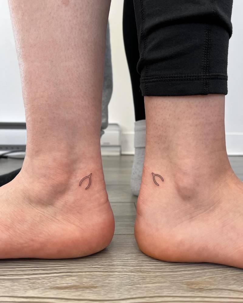 Matching minimalistic wishbone tattoo for best friends.