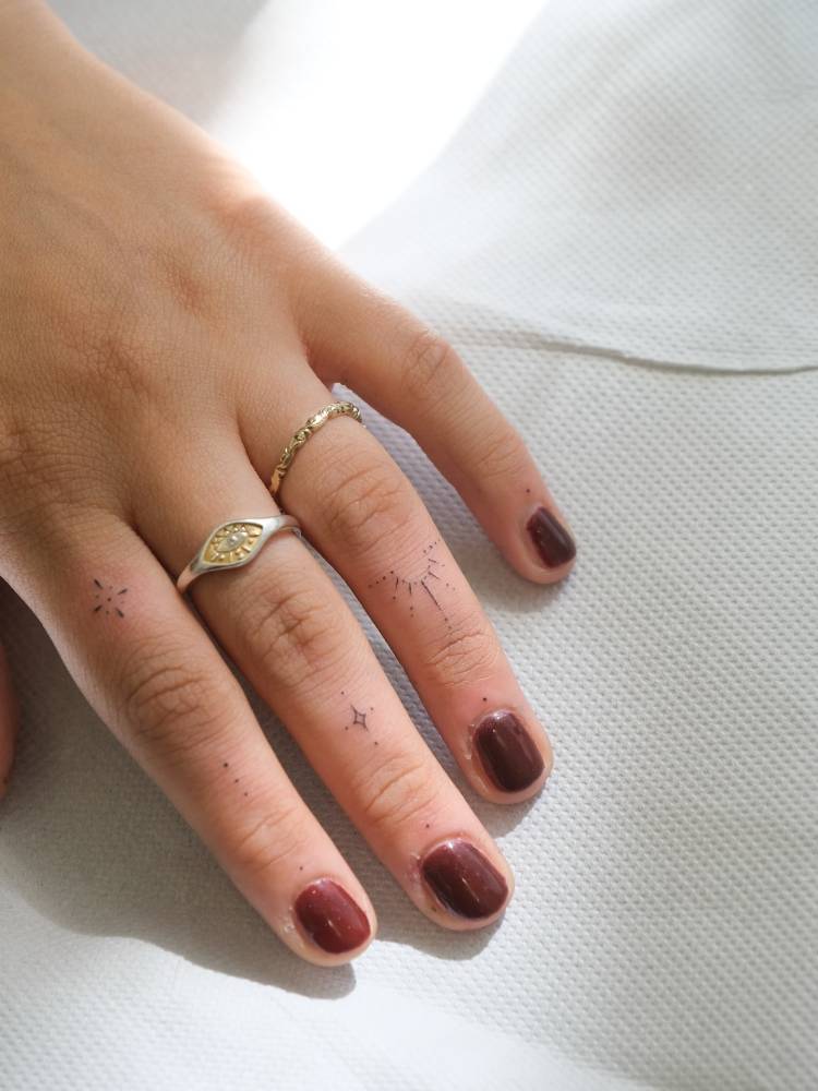 Finger ornaments tattoo in fine line style.