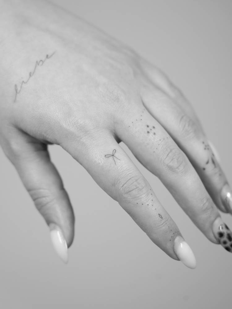 Fine line style finger composition tattoos.