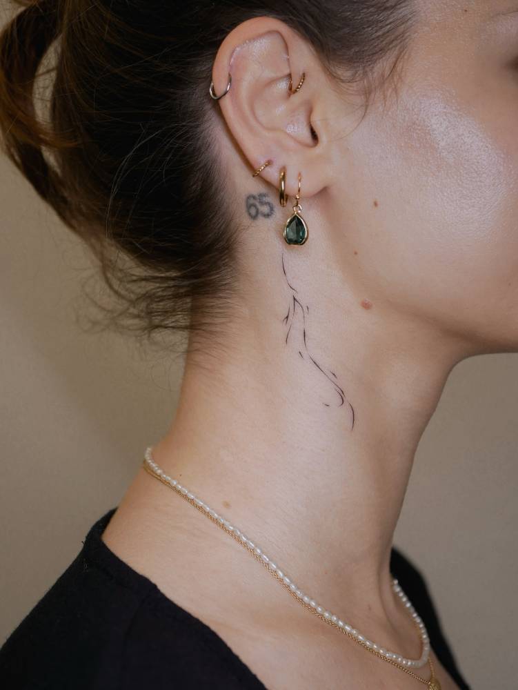 Abstract lines tattooed on the neck.