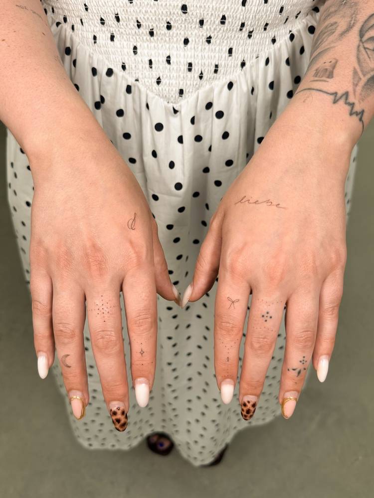Ornamental finger composition tattoos.