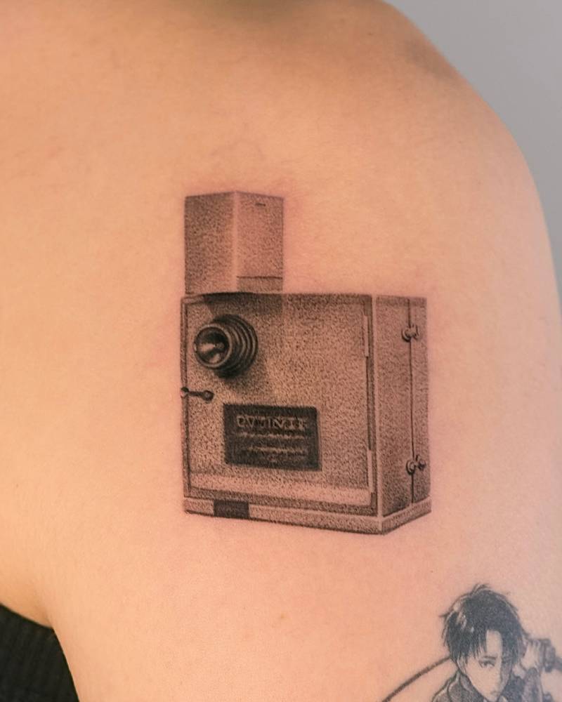 Cinématographe camera tattoo located on the shoulder.