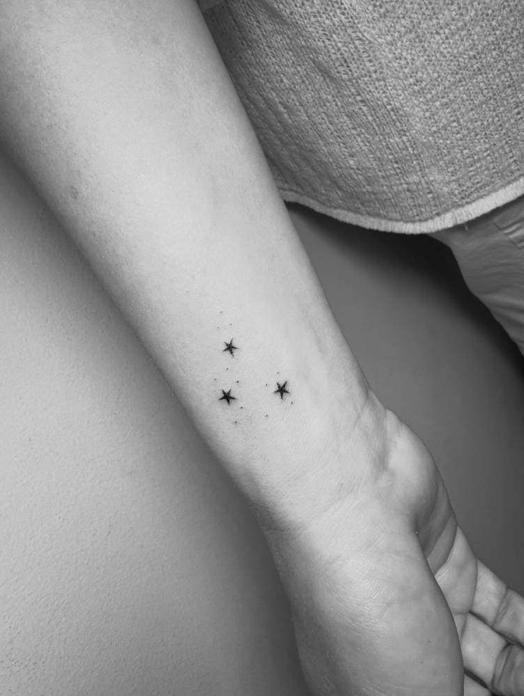 Minimalistic style Harry Potter book stars tattooed on the wrist.