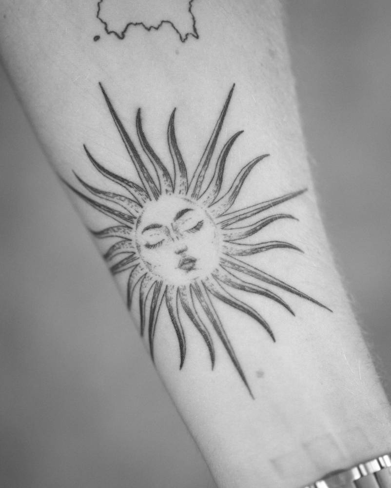 Sleep Inti located on the wrist, illustrative style.