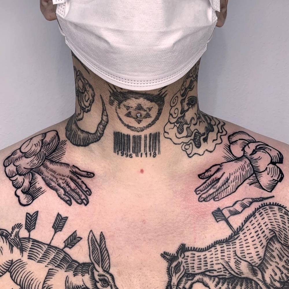 Individual matching hands tattoo located on the collarbones.