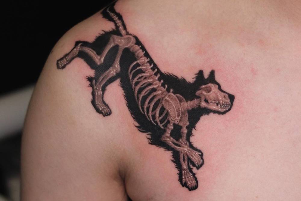 X-ray wolf tattoo located on the shoulder.