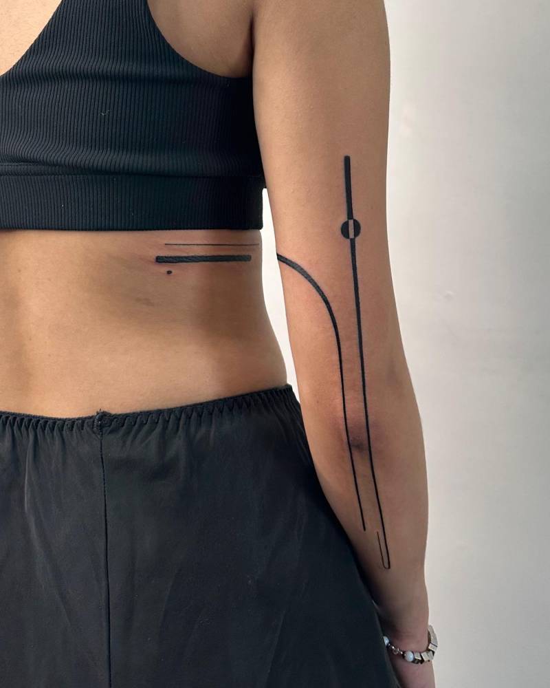 Neotribal design tattooed on the arm and back.