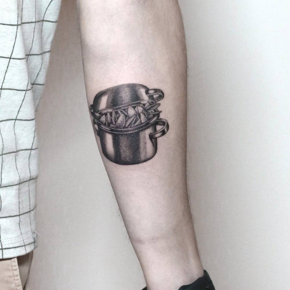 Pot mosselen tattoo located on the inner forearm.