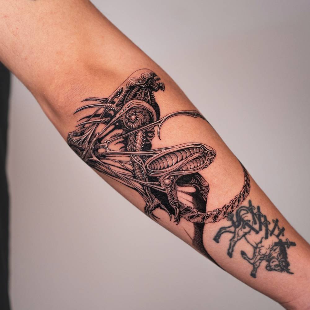 Xenomorph tattoo in comic style located on the forearm.