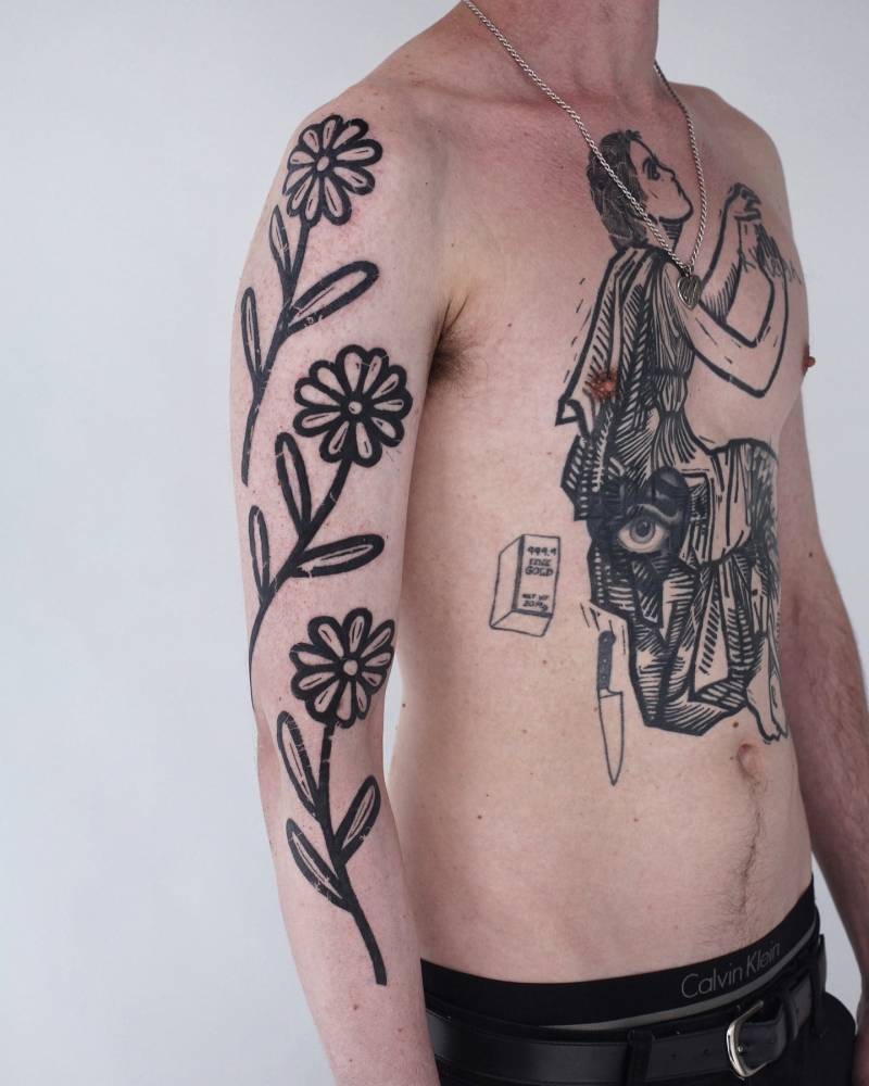 Daisies collection tattooed on the arm.