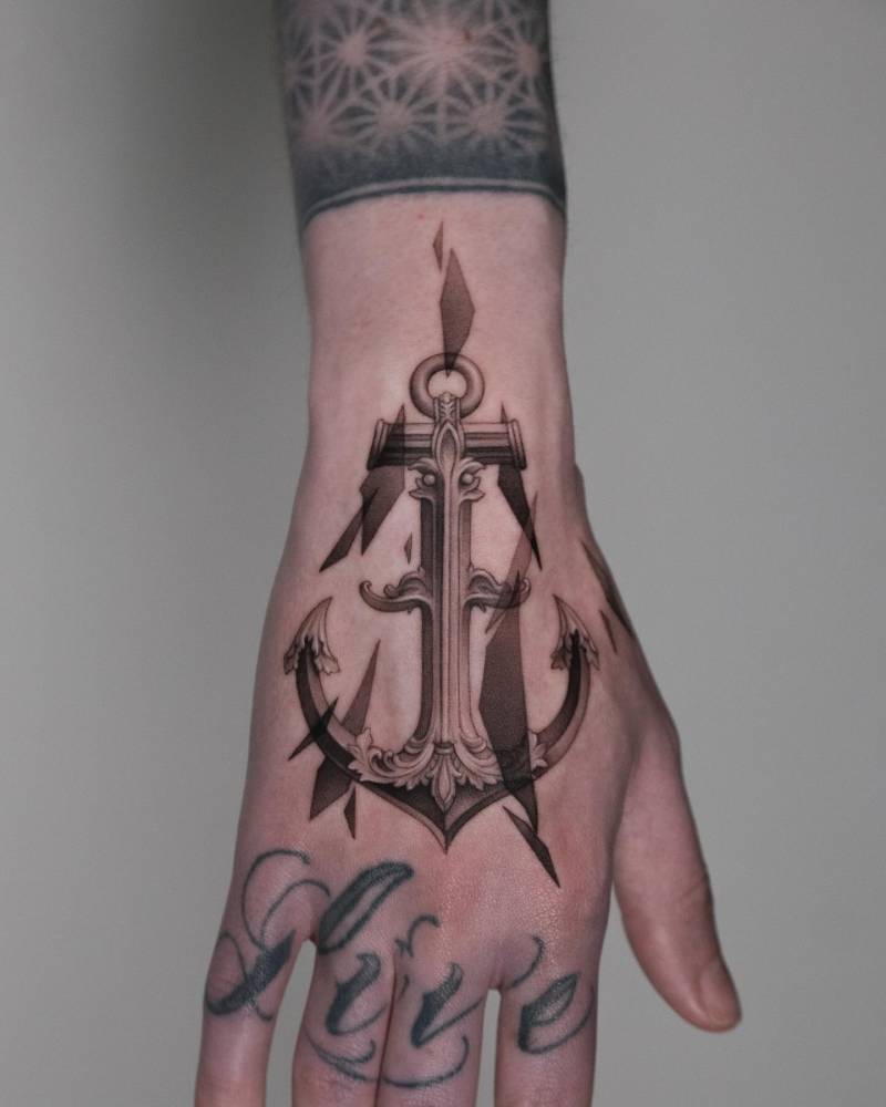 Tattoo of an anchor in micro-realism located on the hand.