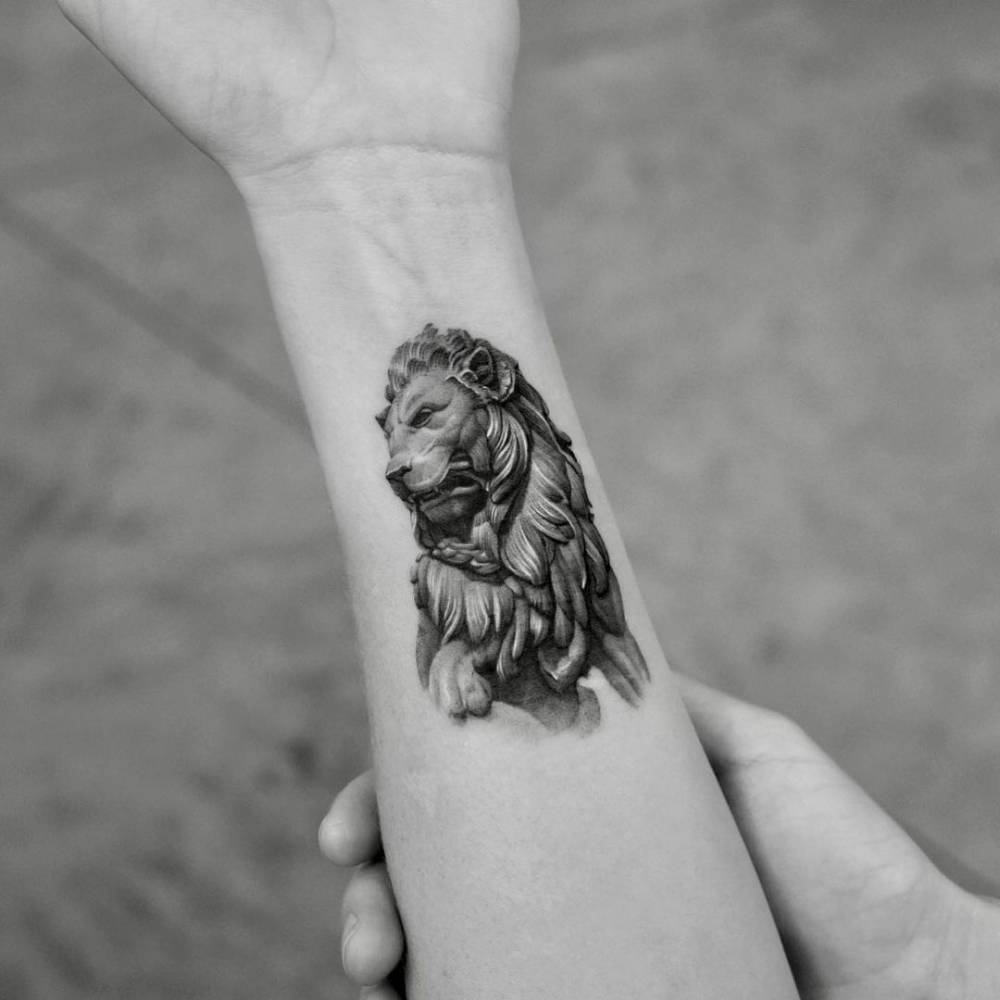 Micro-realistic Ponciano Ponzano's lion tattooed on the inner forearm.