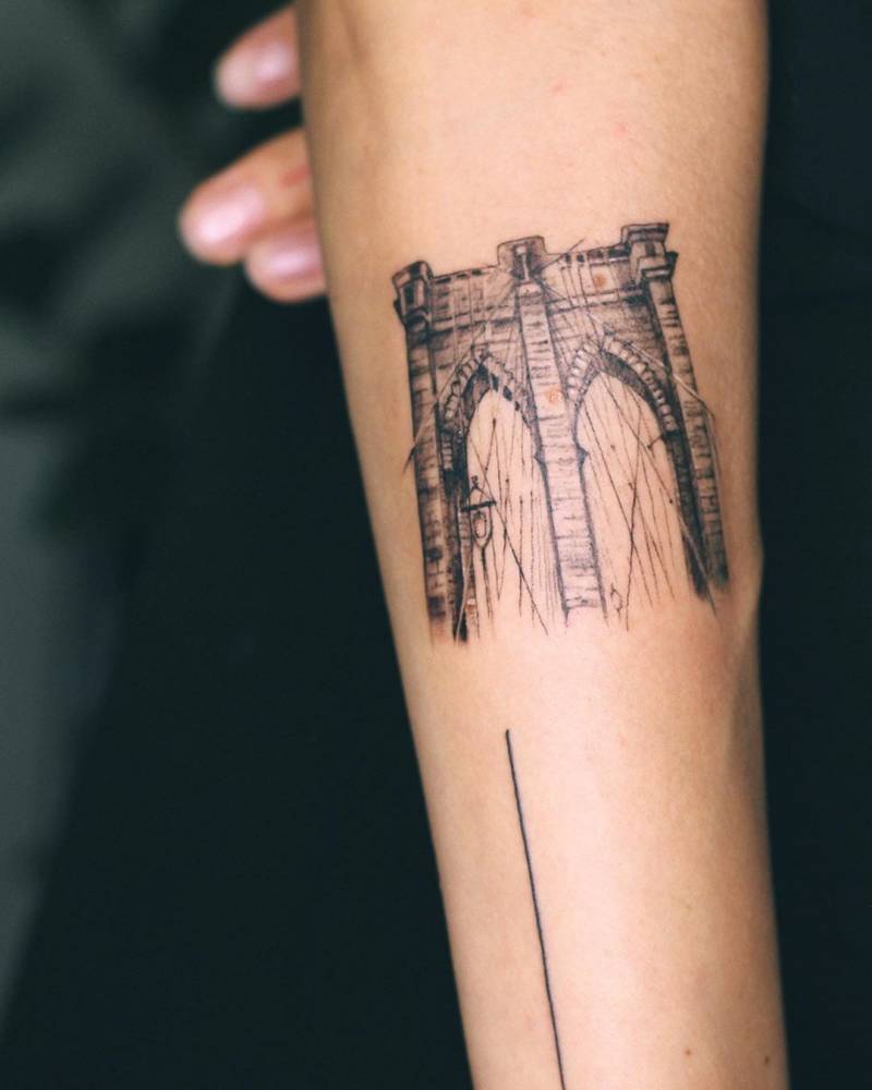 Бруклинский мост для дорогой @chursinayana ⠀

Выйти из метро в Бруклине, за пару станций до моста. Пройтись пешком, оценить район. Зайти на мост, по