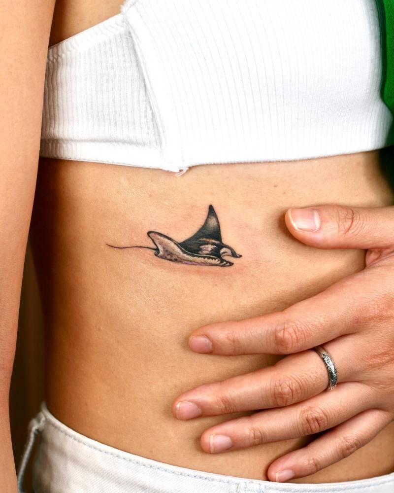 Manta ray tattoo done on the rib, watercolor style.