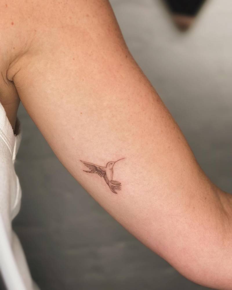 Humming bird tattoo in fine line style done on the inner arm.