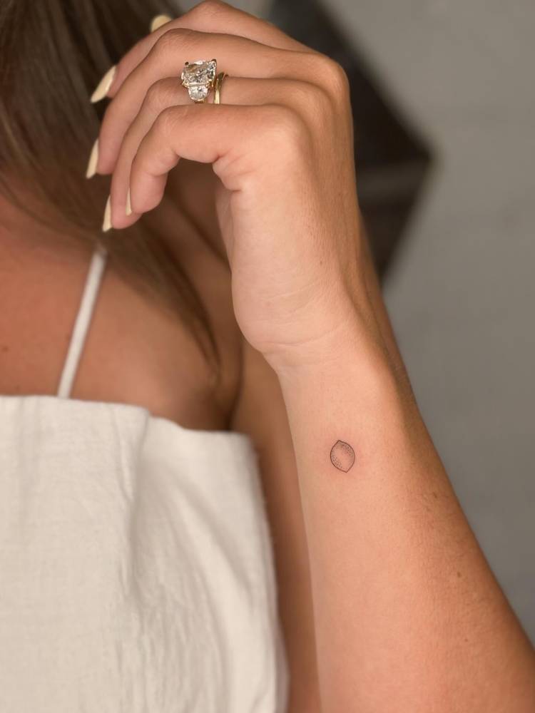 Minimalistic lemon tattoo done on the wrist.