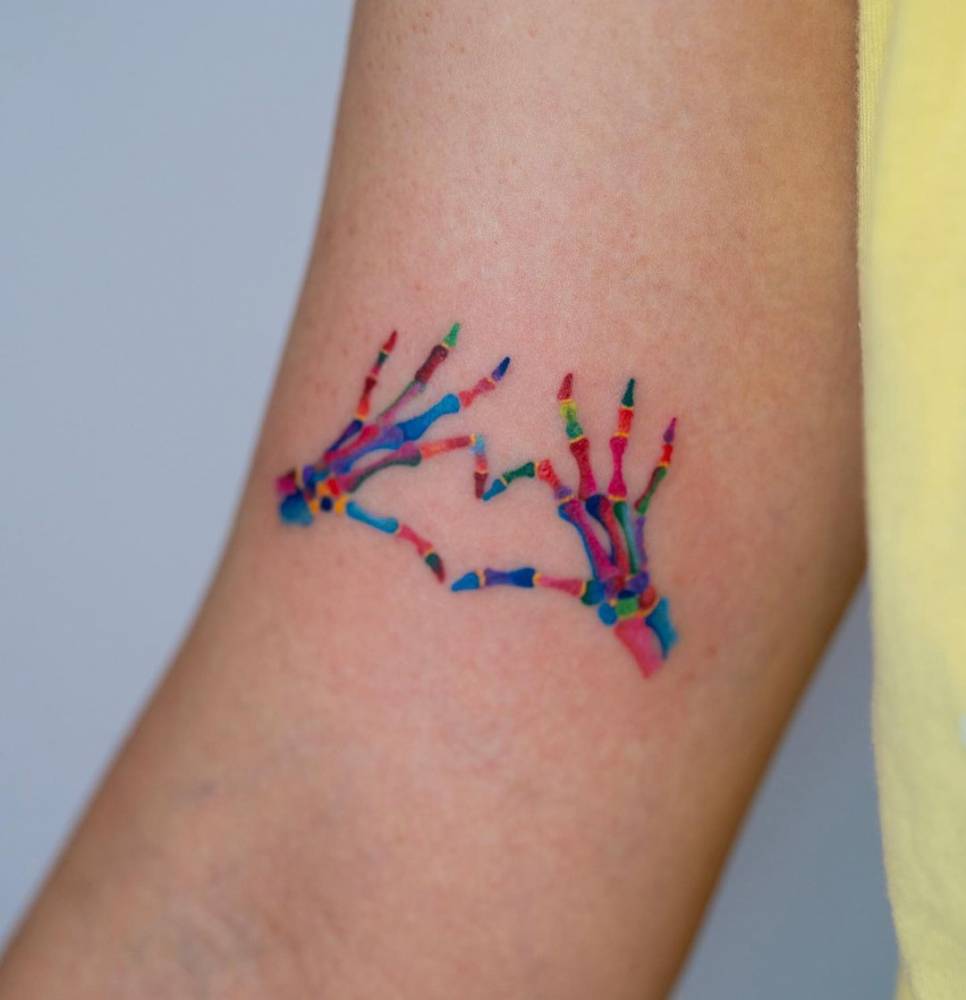 Skeleton hand heart.