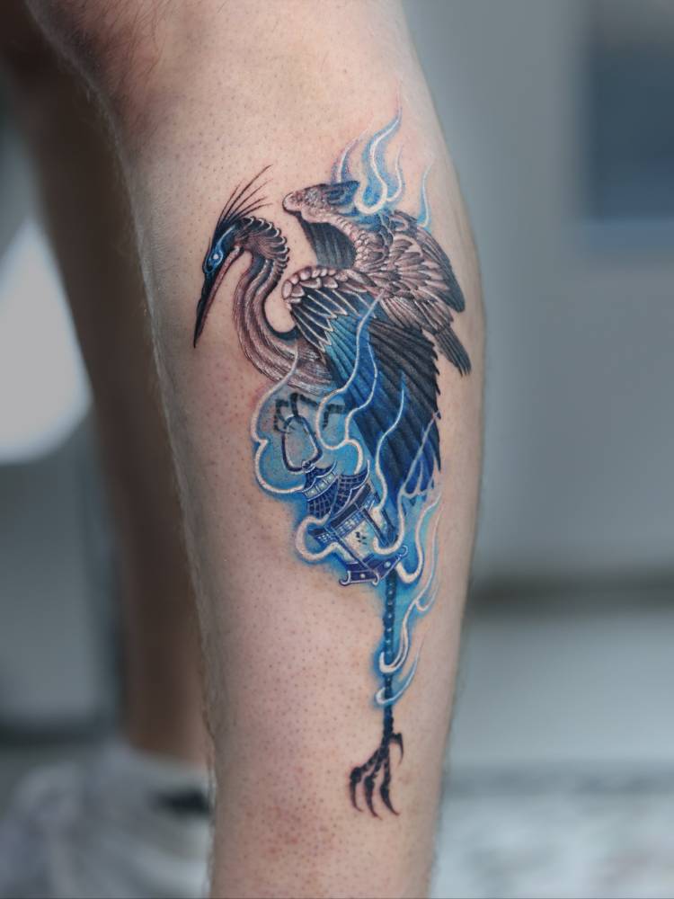 Heron tattoo in Japanese style located on the shin.