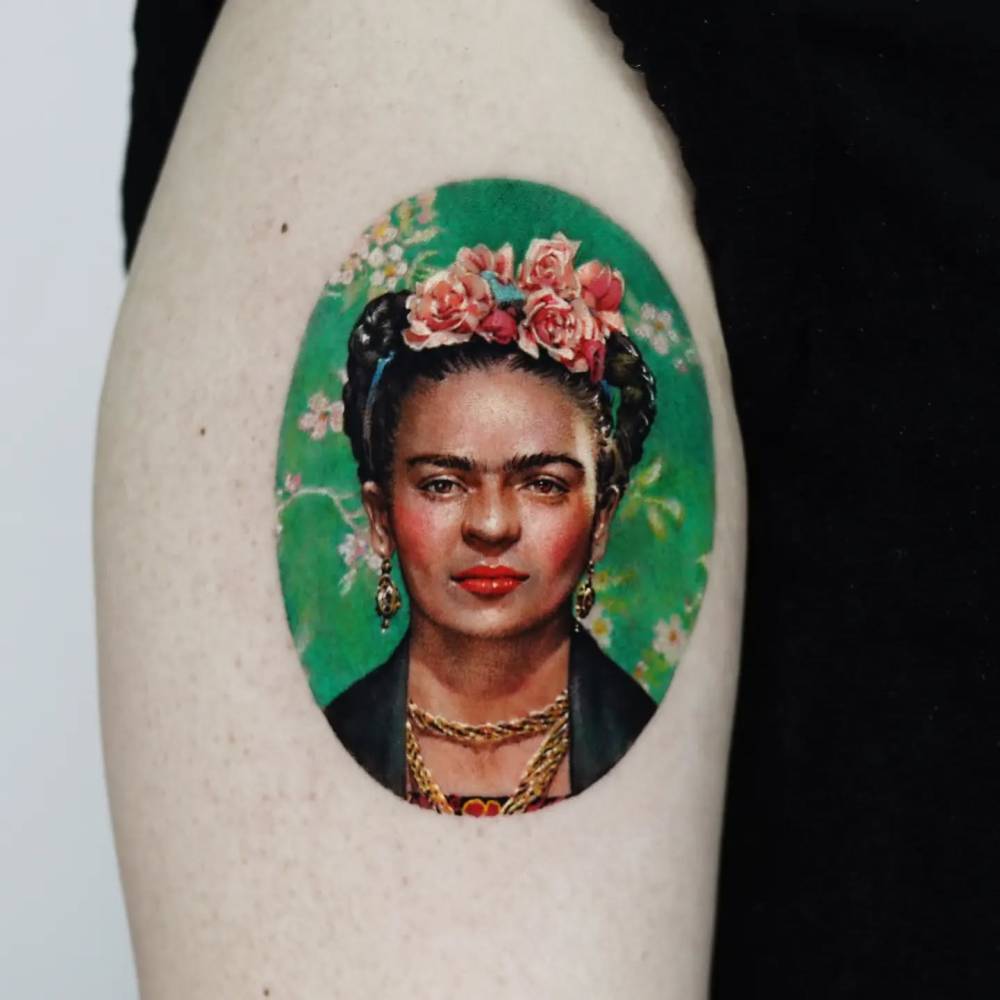 Frida Kahlo portrait in micro-realism tattooed on the upper arm.