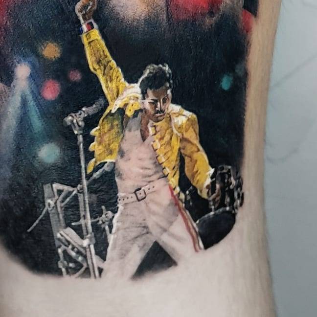Freddie Mercury tattoo in micro-realism located on the bicep.