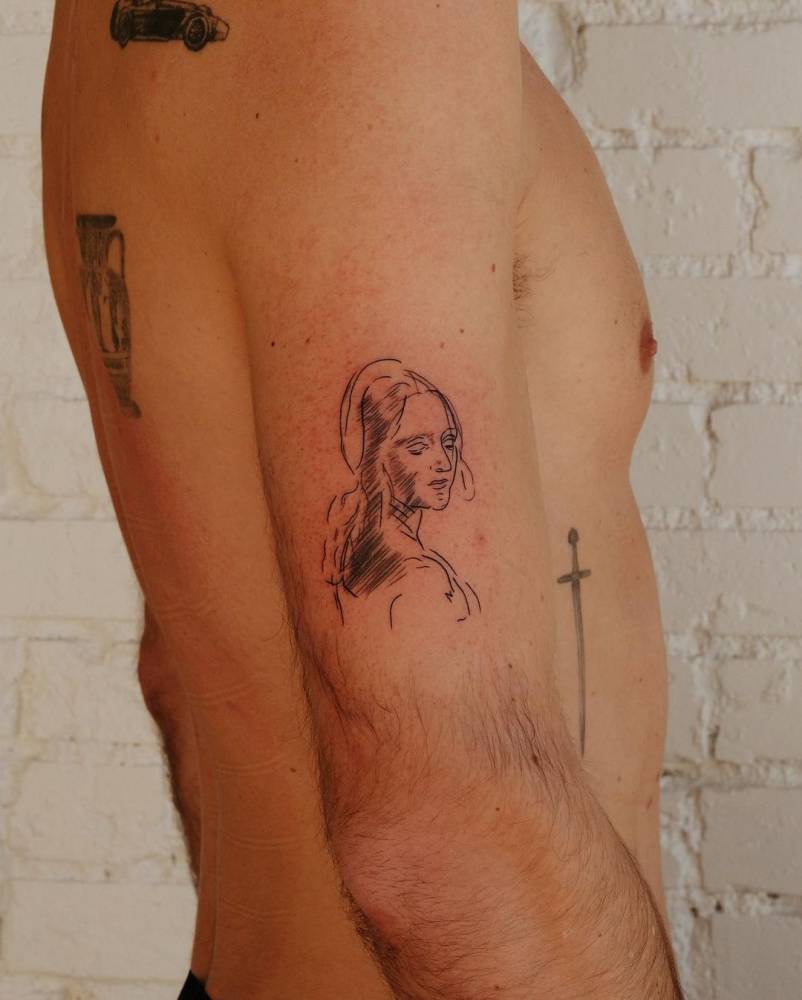Da Vinci’s sketch tattooed on the upper arm.