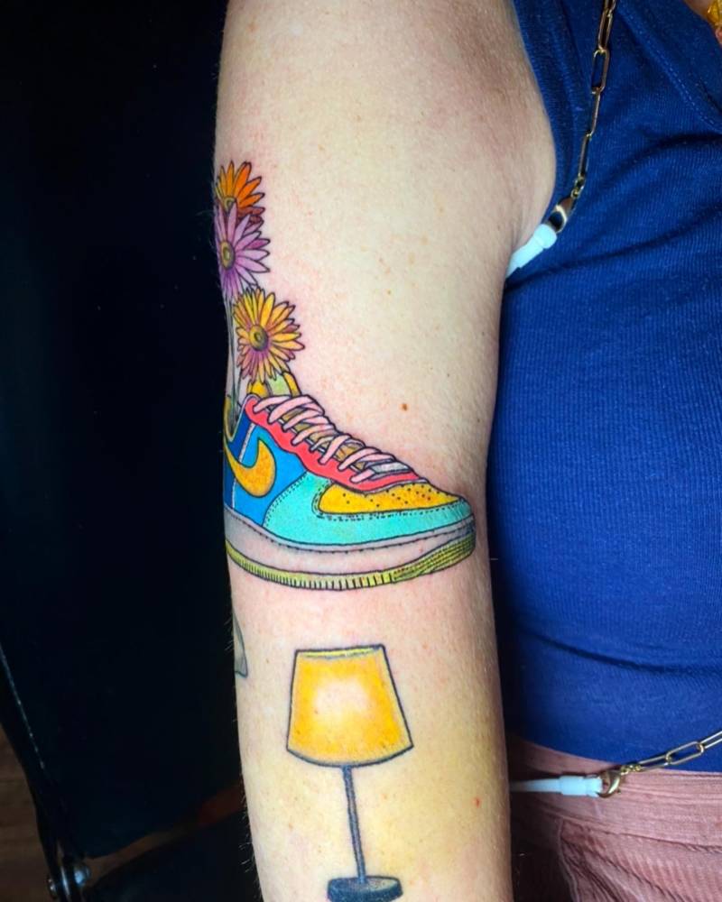 Daisy’s and Dunks tattoo located on the upper arm.