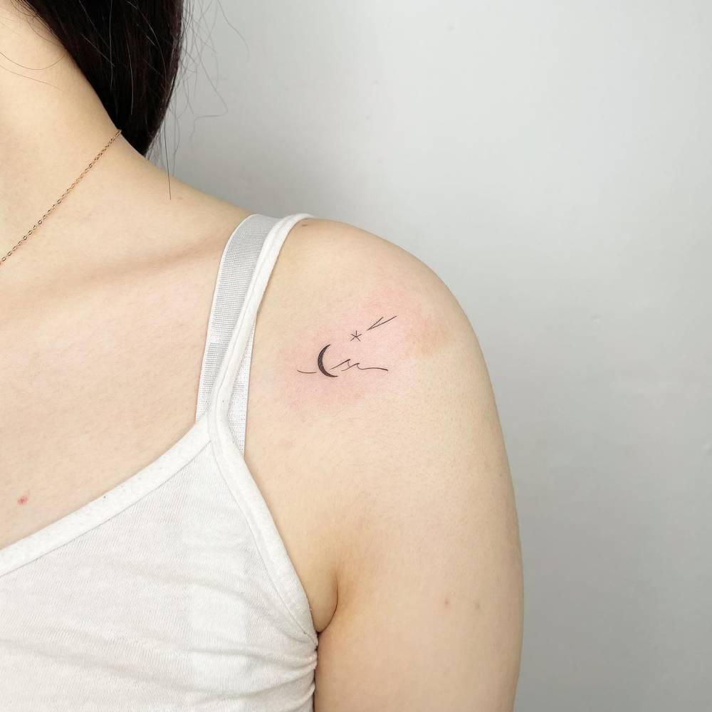 Shooting star, moon and wave tattoo done on the shoulder, minimalistic style.